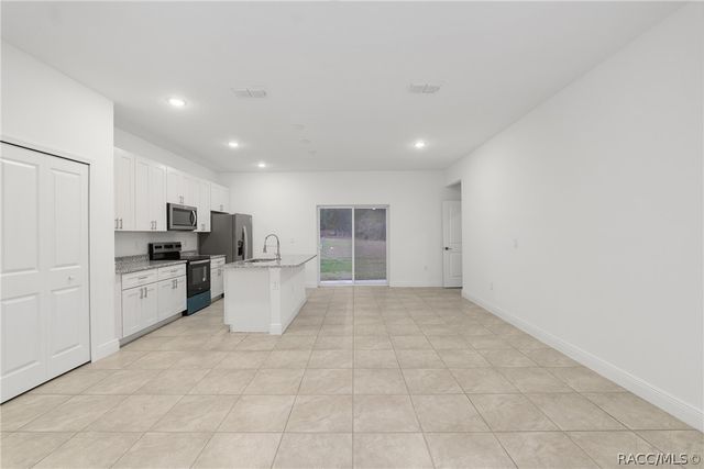 3872 W Baton Lane, Citrus Springs, FL 34433