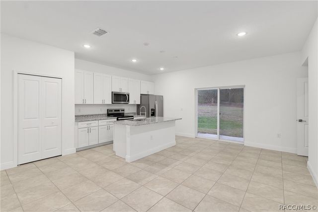 3872 W Baton Lane, Citrus Springs, FL 34433