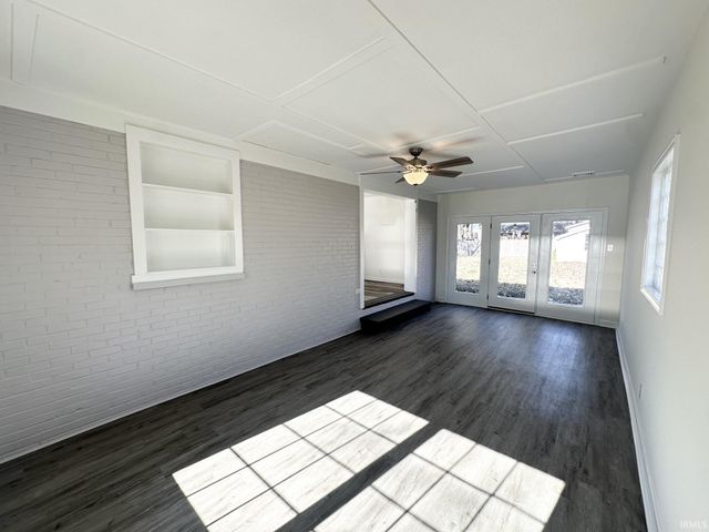 302 Green Valley Drive, Chandler, IN 47610