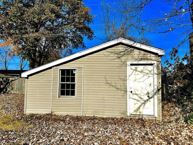 302 Green Valley Drive, Chandler, IN 47610