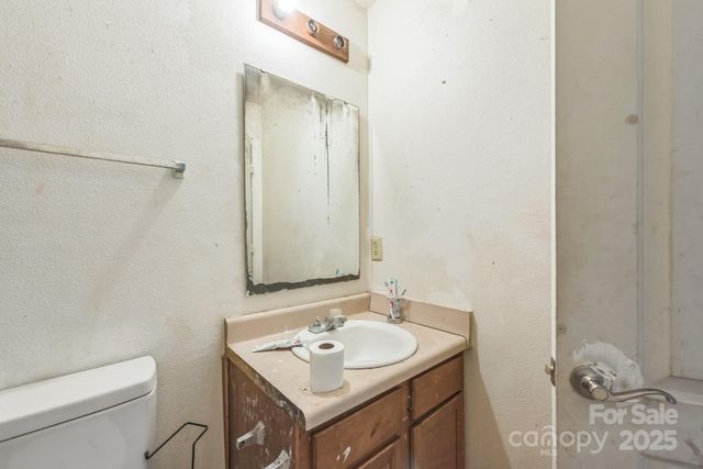 949 Capetown Lane, Clover, SC 29710