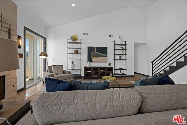 723 Westmount Drive 305, West Hollywood, CA 90069