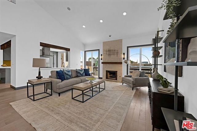 723 Westmount Drive 305, West Hollywood, CA 90069