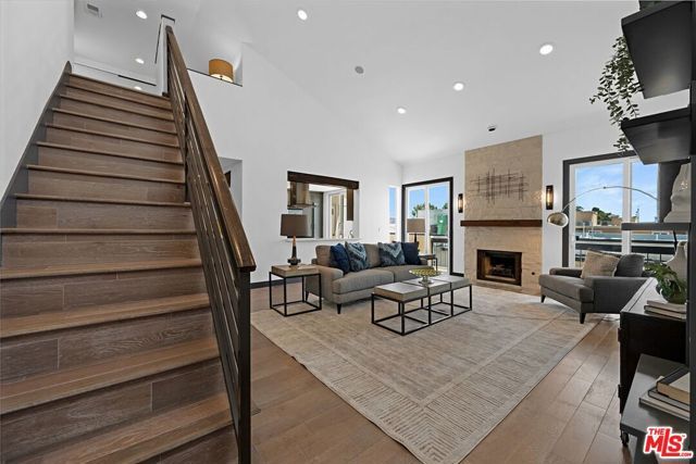 723 Westmount Drive 305, West Hollywood, CA 90069