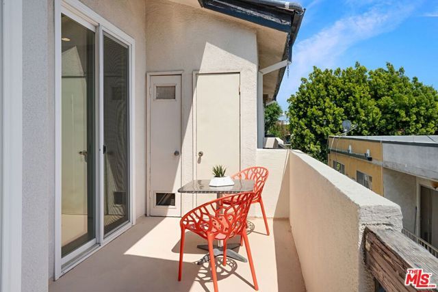 723 Westmount Drive 305, West Hollywood, CA 90069