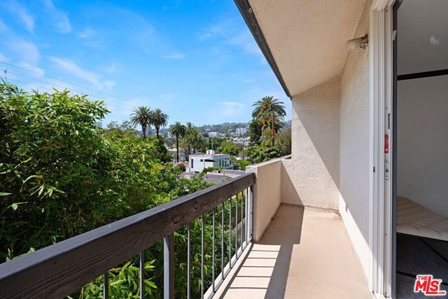 723 Westmount Drive 305, West Hollywood, CA 90069