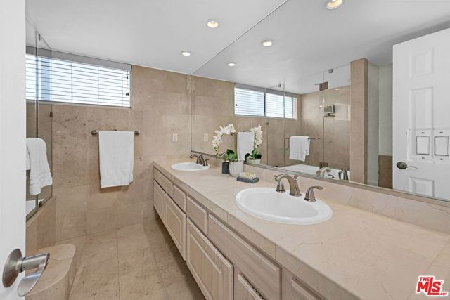 723 Westmount Drive 305, West Hollywood, CA 90069