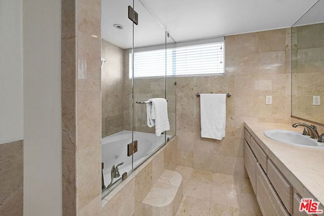 723 Westmount Drive 305, West Hollywood, CA 90069