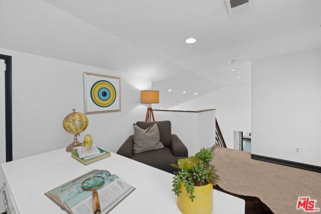 723 Westmount Drive 305, West Hollywood, CA 90069