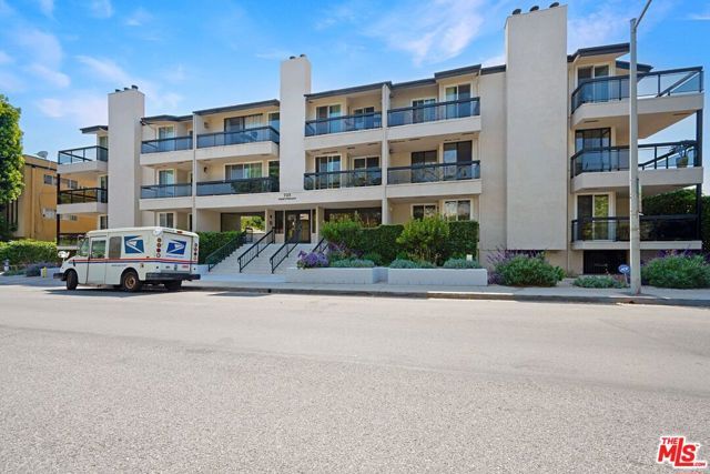723 Westmount Drive 305, West Hollywood, CA 90069