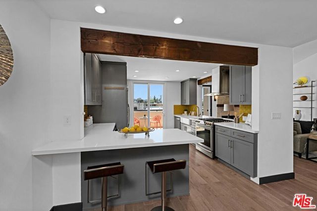 723 Westmount Drive 305, West Hollywood, CA 90069