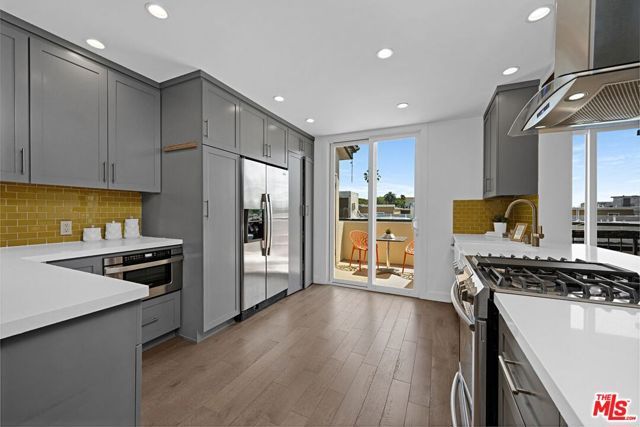 723 Westmount Drive 305, West Hollywood, CA 90069