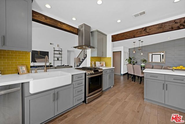 723 Westmount Drive 305, West Hollywood, CA 90069