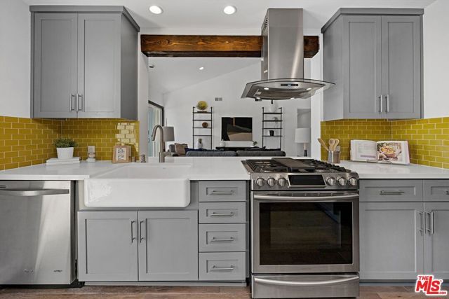 723 Westmount Drive 305, West Hollywood, CA 90069