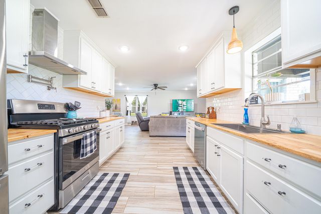 13557 State Highway 154 E, Diana, TX 75640