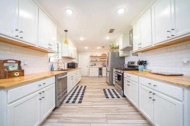 13557 State Highway 154 E, Diana, TX 75640