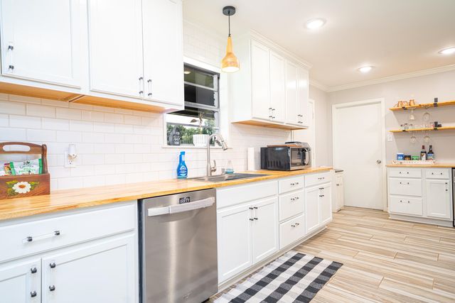 13557 State Highway 154 E, Diana, TX 75640