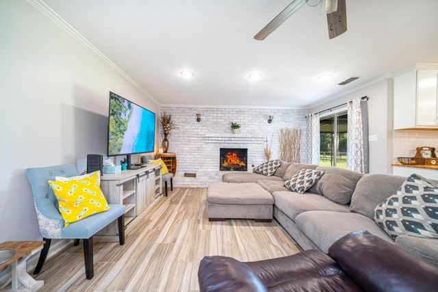 13557 State Highway 154 E, Diana, TX 75640