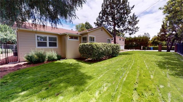 5430 Woodlake Avenue, Woodland Hills, CA 91367