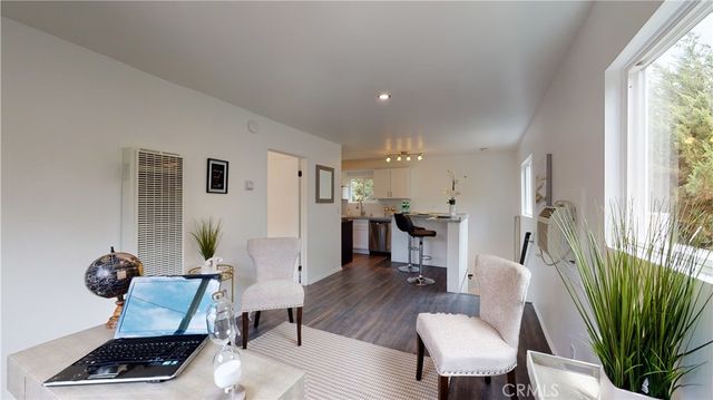 5430 Woodlake Avenue, Woodland Hills, CA 91367