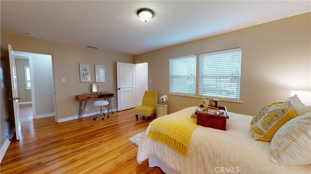 5430 Woodlake Avenue, Woodland Hills, CA 91367