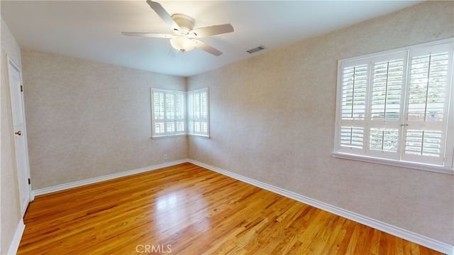 5430 Woodlake Avenue, Woodland Hills, CA 91367