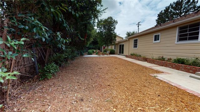 5430 Woodlake Avenue, Woodland Hills, CA 91367