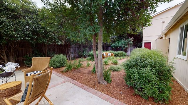 5430 Woodlake Avenue, Woodland Hills, CA 91367