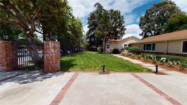 5430 Woodlake Avenue, Woodland Hills, CA 91367