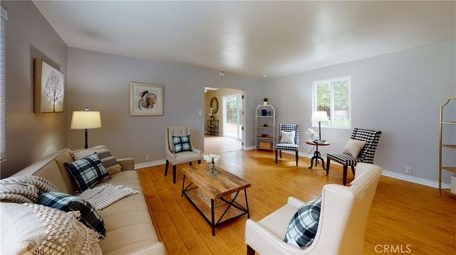 5430 Woodlake Avenue, Woodland Hills, CA 91367
