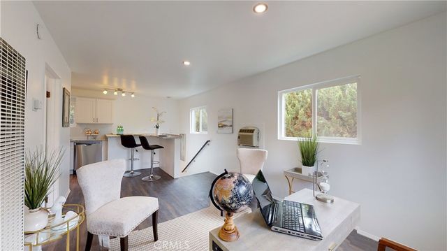 5430 Woodlake Avenue, Woodland Hills, CA 91367