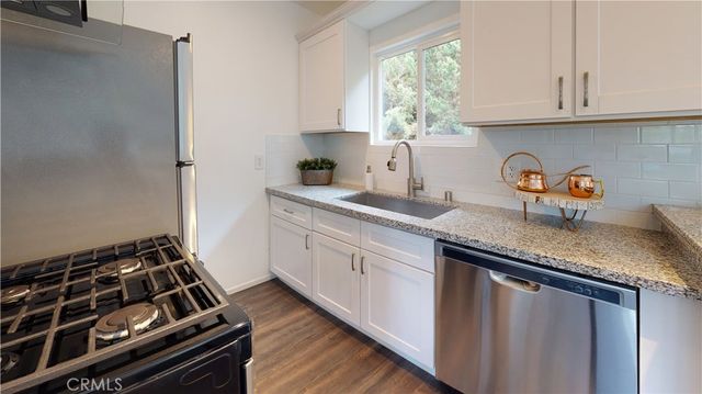 5430 Woodlake Avenue, Woodland Hills, CA 91367
