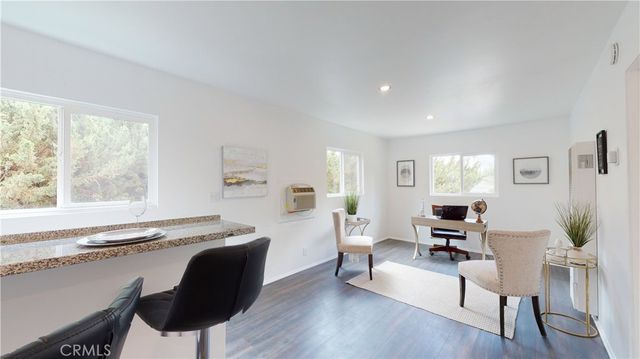 5430 Woodlake Avenue, Woodland Hills, CA 91367