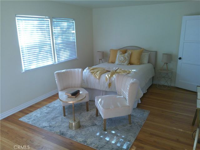 5430 Woodlake Avenue, Woodland Hills, CA 91367