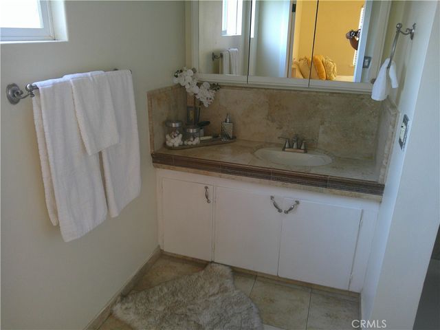 5430 Woodlake Avenue, Woodland Hills, CA 91367