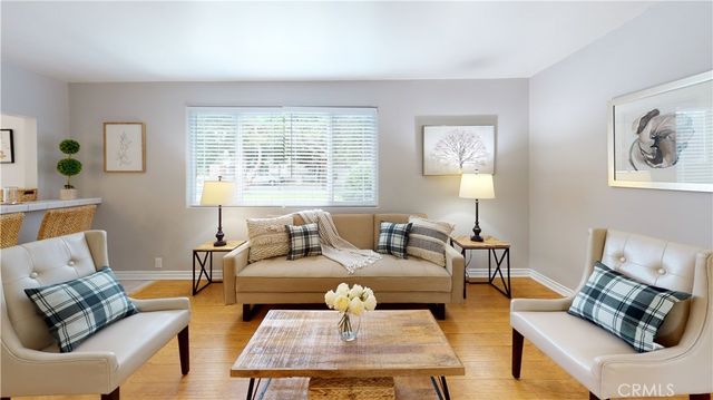 5430 Woodlake Avenue, Woodland Hills, CA 91367