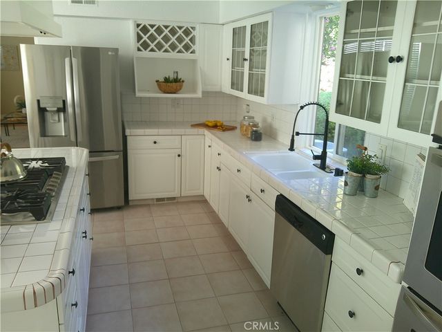 5430 Woodlake Avenue, Woodland Hills, CA 91367