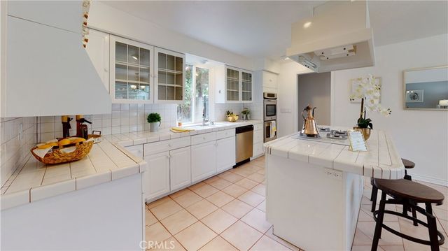 5430 Woodlake Avenue, Woodland Hills, CA 91367