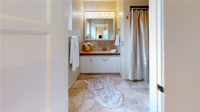 5430 Woodlake Avenue, Woodland Hills, CA 91367