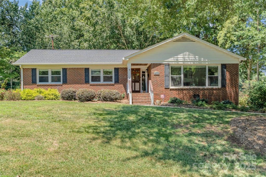 4712 Lamont Drive, Charlotte, NC 28210