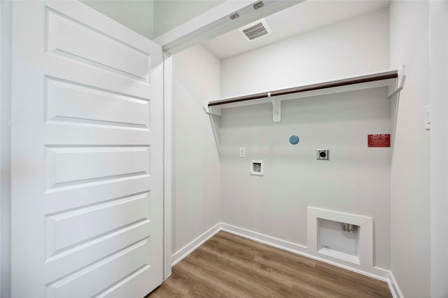 805 Clear Valley Lane, Dayton, TX 77535