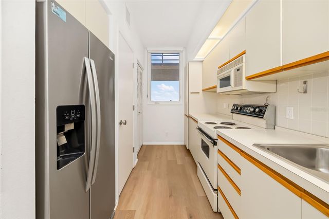 1135 GULF OF MEXICO DRIVE 502, Longboat Key, FL 34228