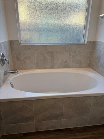 108 Esparza DR, Bastrop, TX 78602