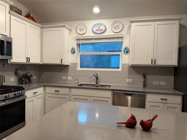 108 Esparza DR, Bastrop, TX 78602