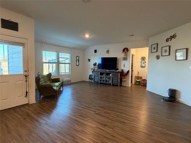 108 Esparza DR, Bastrop, TX 78602