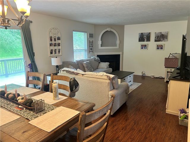 1212 Canterbury Dr, North Fayette, PA 15126