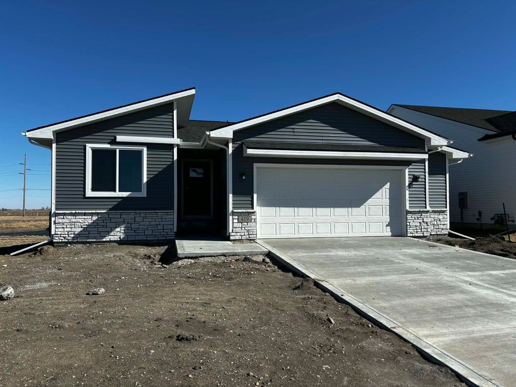 419 NE Crossing Oaks Drive, Ankeny, IA 50021