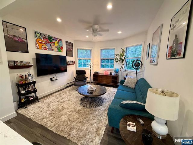 85 Kinnelon Road, Kinnelon Borough, NJ 07405