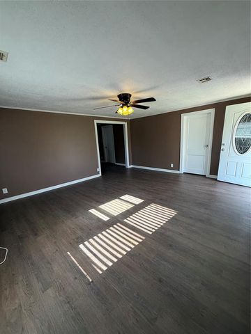 2014 E Chestnut Avenue, Enid, OK 73701