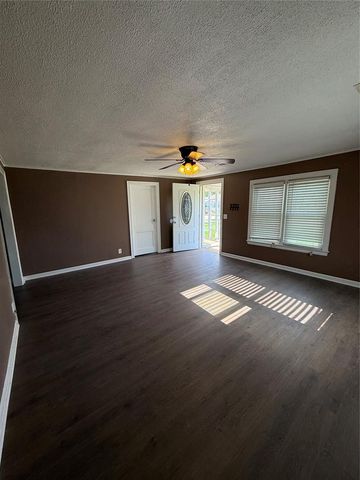 2014 E Chestnut Avenue, Enid, OK 73701